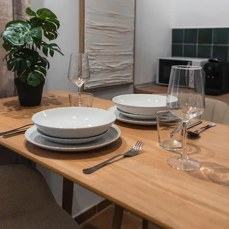 Carmen Guinea Alhambra Views *